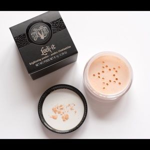 Kay von D “ Lock it “ setting powder ( petal )